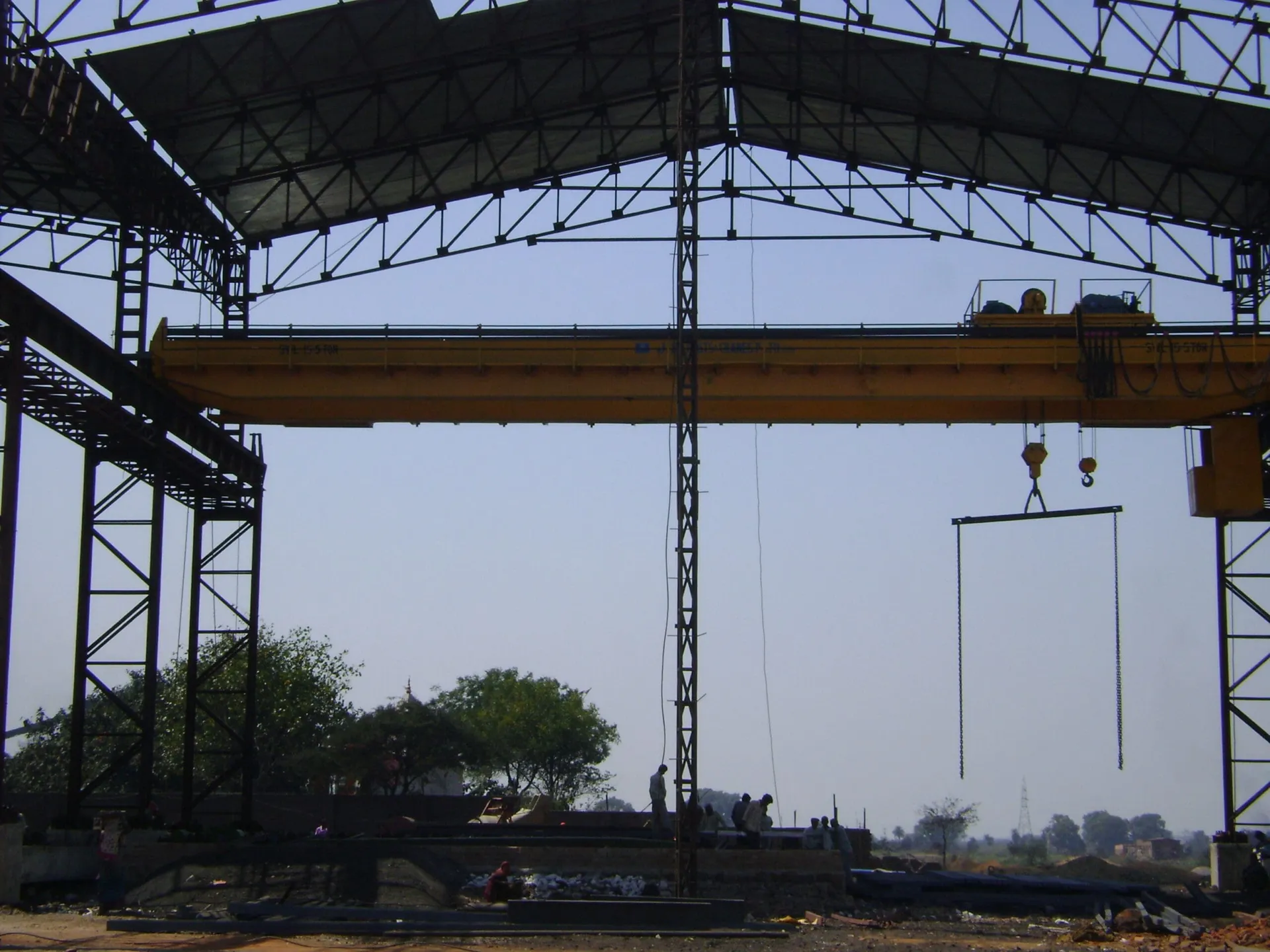 Double-girder EOT crane installed in a completed steel shed