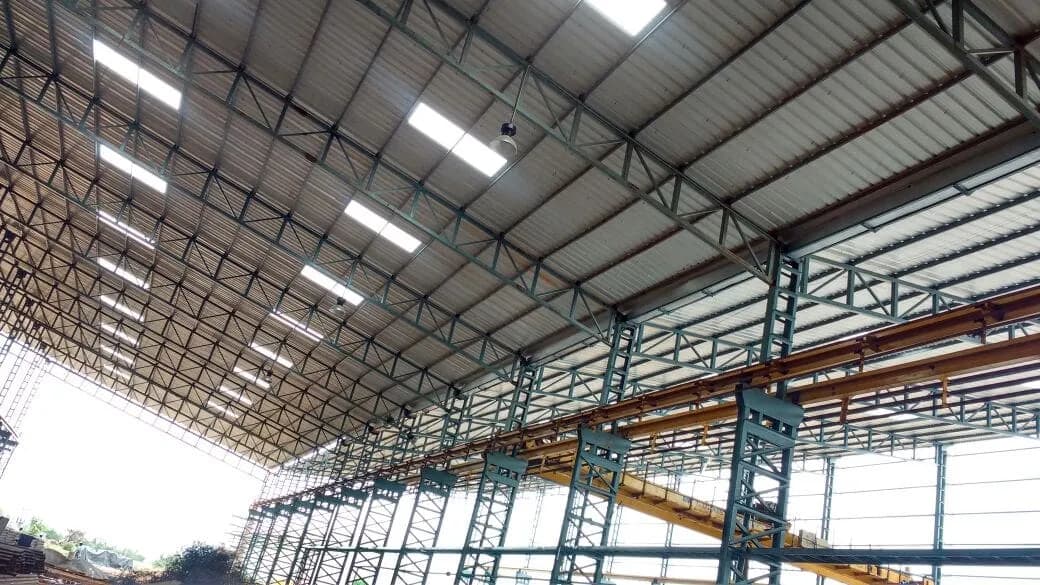 Roof structure and gantry crane girder inside a steel building
